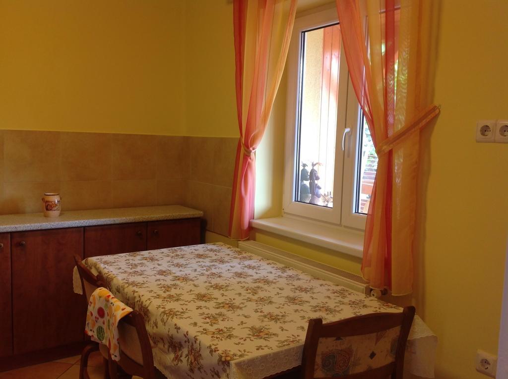 Honved Apartmanhaz Hévíz الغرفة الصورة